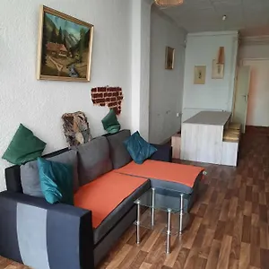 spaceycentral-apartment-near-alexanderplatz.find-berlin-hotels.com/